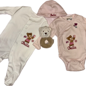 Egyedi hímzéssel elátott babaruhaszett